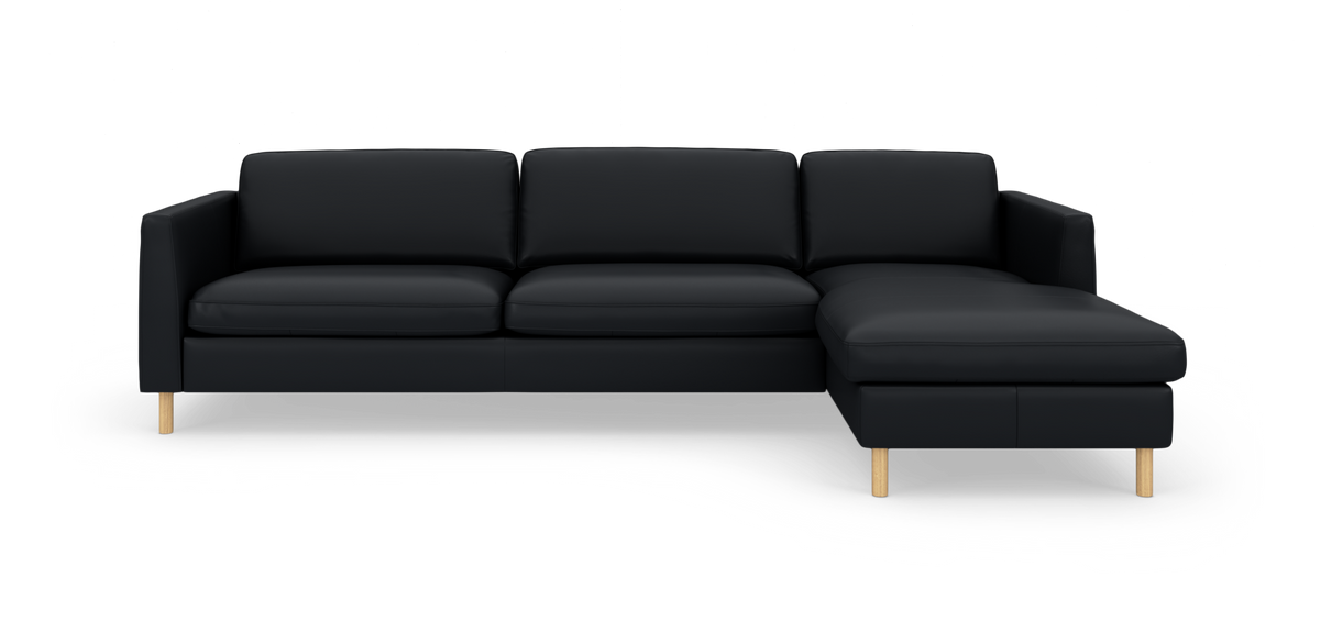 Sort modulsofa med chaiselong til højre, fritstående på hvid baggrund.