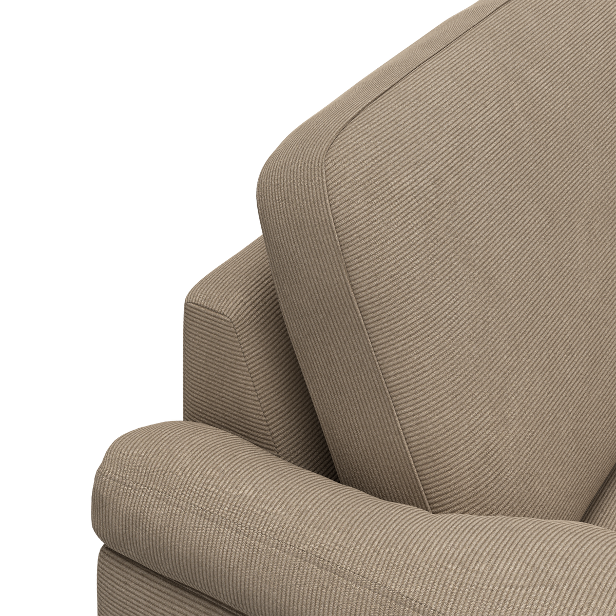 Nærbillede af beige lænestol/sofa i bredriflet fløjl med polstret sæde, rygpude og armlæn i studiemiljø.