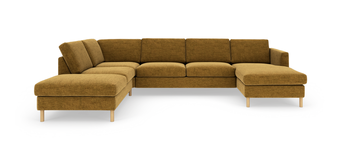 Modulær hjørnesofa i sennepsgul tekstil med venstre chaiselong og lyse træben, vist på hvid baggrund.