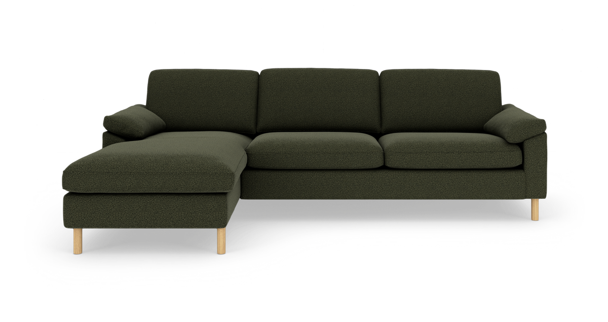 Mørkegrøn modulsofa med venstre chaiselong på hvid baggrund.