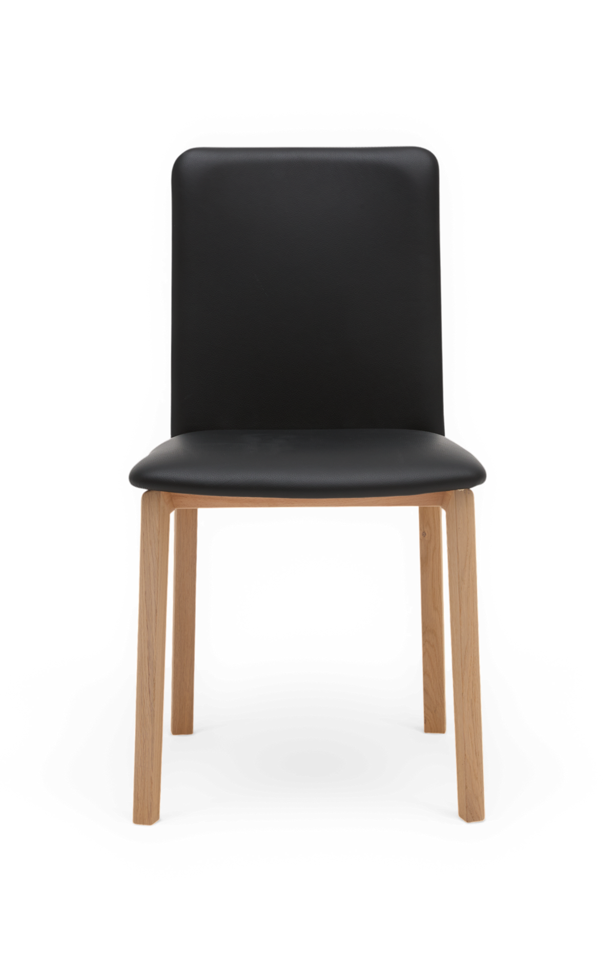 Sort stol med sæde og ryg i læderlook og ben i eg, set forfra – minimalistisk spisebordsstol.