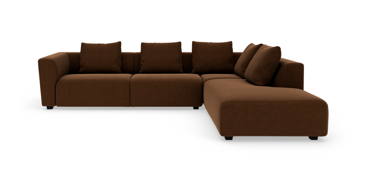 Brun L‑formet modulsofa med chaiselong til højre og fem ryghynder, frilagt på hvid baggrund.