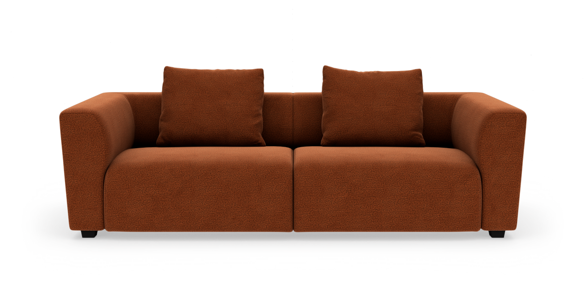 Brun to-personers sofa med to ryghynder, fritlagt på hvid baggrund.