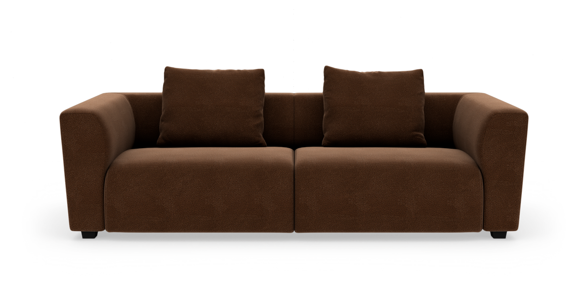 Brun 2-personers sofa med to ryghynder og afrundede armlæn, frilagt mod hvid baggrund set forfra.