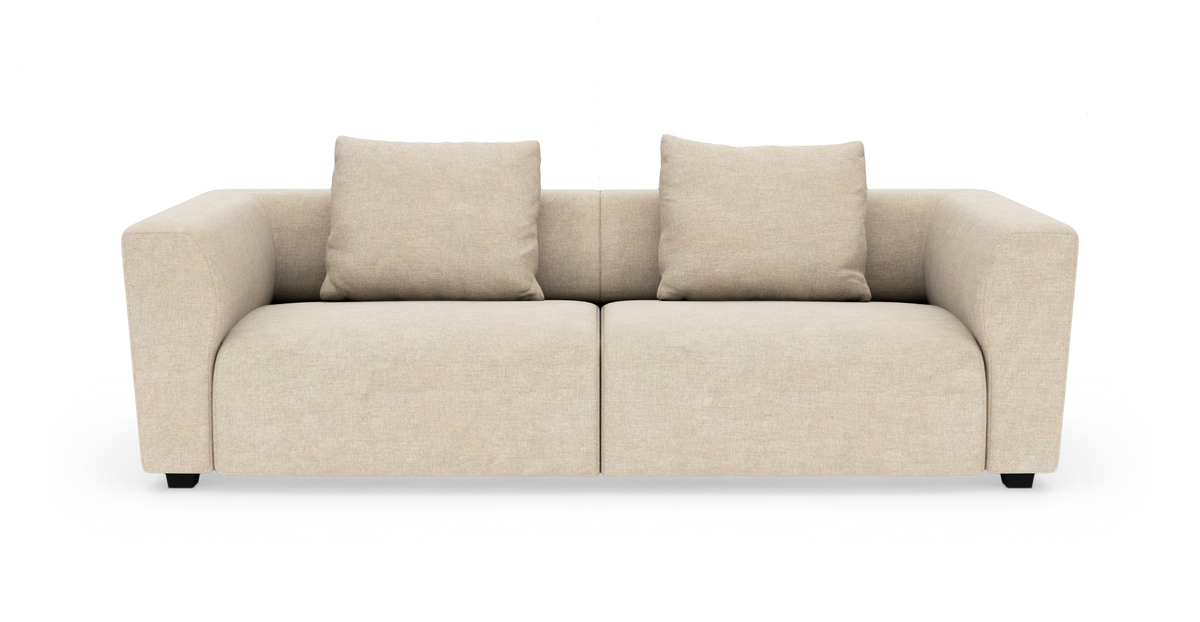 Beige to-personers sofa med to løse puder, kraftige afrundede armlæn og lave sorte ben, set forfra i studie.