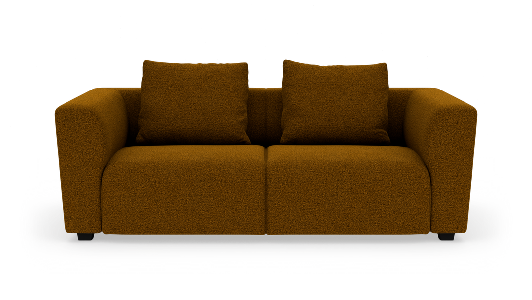 Brun-gul 2-personers sofa med to ryghynder, fotograferet lige forfra på hvid baggrund.