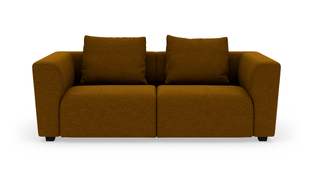 Brun-gul 2-personers sofa med to ryghynder, fotograferet lige forfra på hvid baggrund.