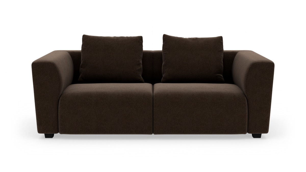 Mørkebrun to-personers sofa med to ryghynder, frilagt på hvid baggrund.