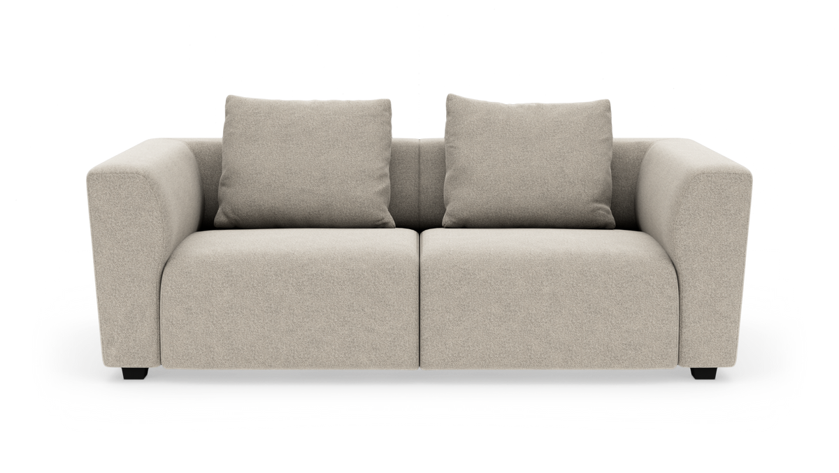 Beige to-personers sofa med afrundede armlæn og to ryghynder, frilagt på hvid baggrund.
