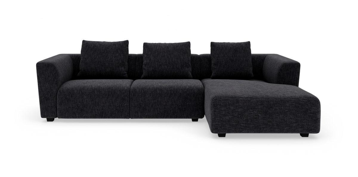 Mørkegrå hjørnesofa med chaiselong til højre og fire ryghynder.