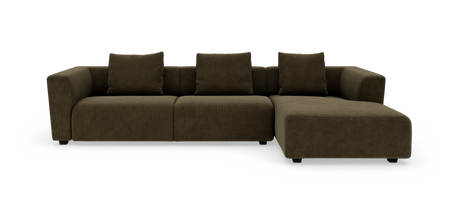 Modulopbygget brun hjørnesofa med chaiselong til højre og fire ryghynder, frilagt på hvid baggrund.