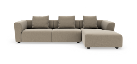 Beige modulsofa med højre chaiselong og fire ryghynder, frontvisning på hvid baggrund.