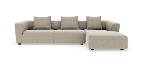 Beige modulsofa med chaiselong til højre, frilagt på hvid baggrund.
