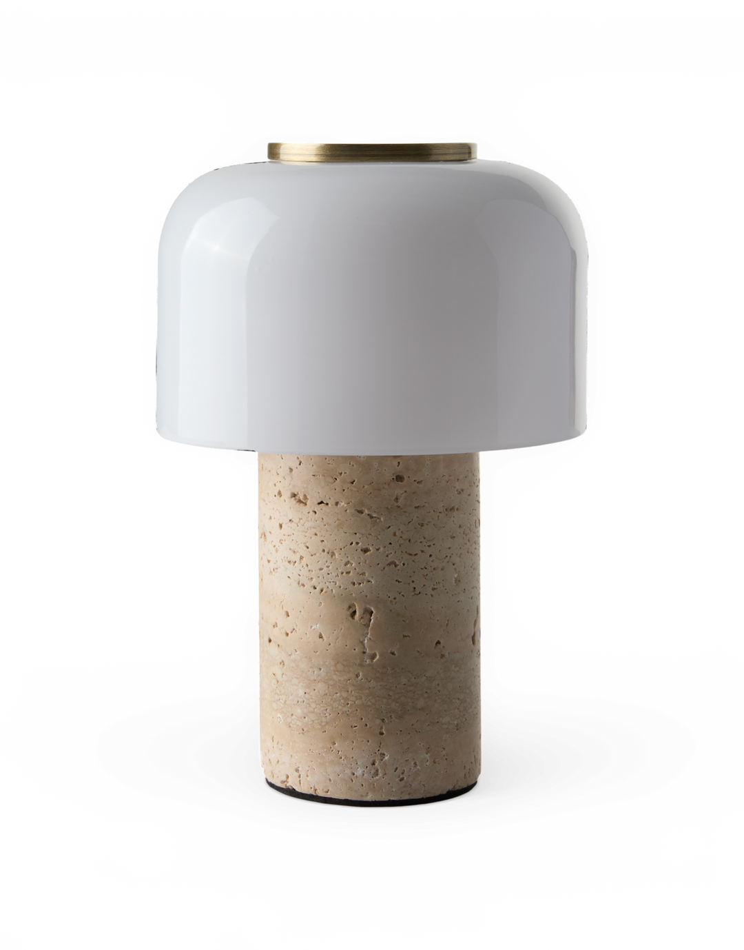 Bordlampe med hvid glaskuppel, messingdetalje og cylindrisk fod i travertin.