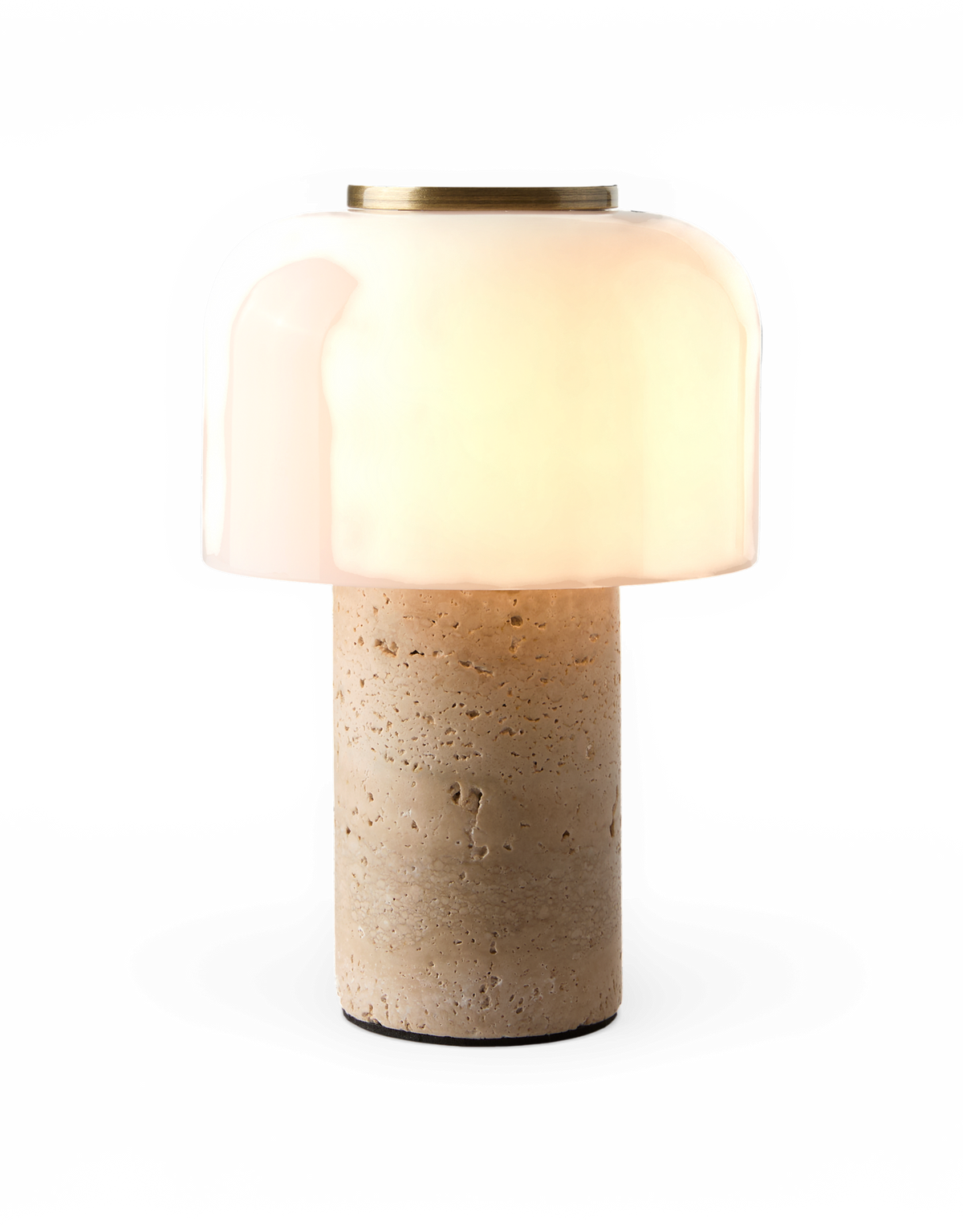 Bordlampe med cylindrisk base i travertin og rund opalglasskærm, der udsender varmt lys.