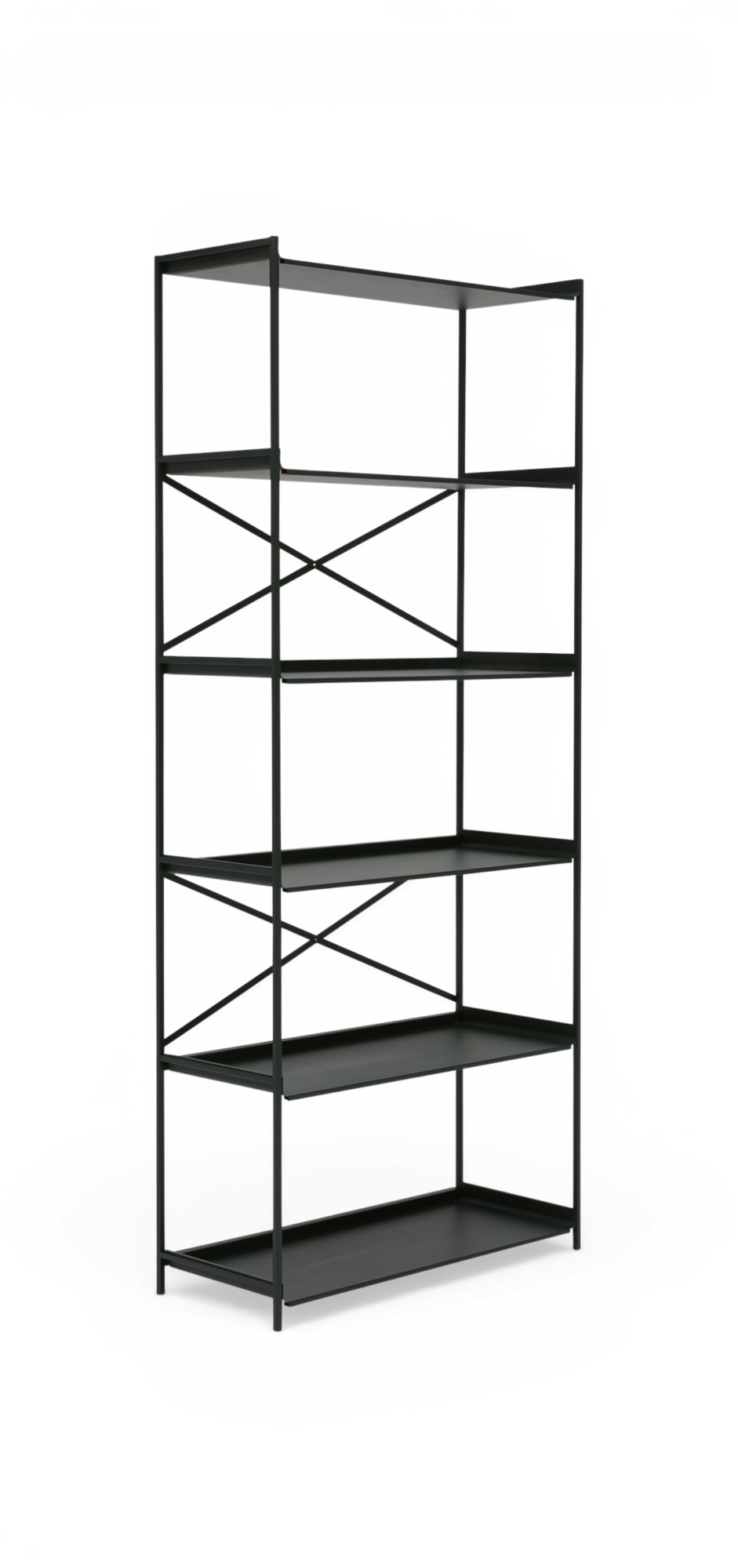 Sort metalreol med fem hylder, åben ramme og krydsstag, fritlagt mod mørk baggrund.