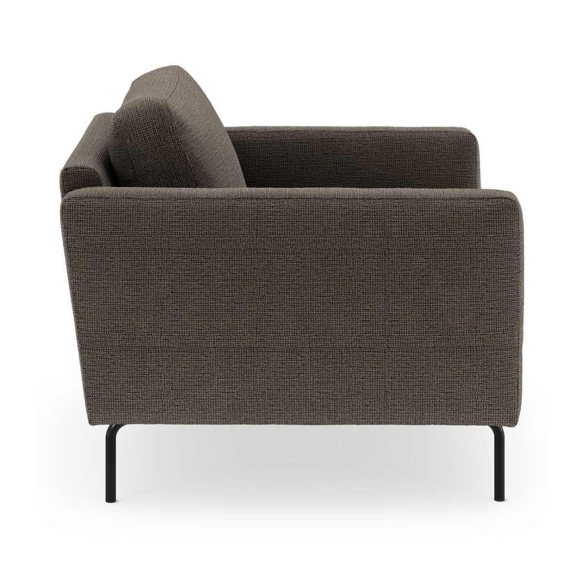 Mørkebrun stofsofa i sideprofil med slanke sorte metalben, fritlagt produktfoto.
