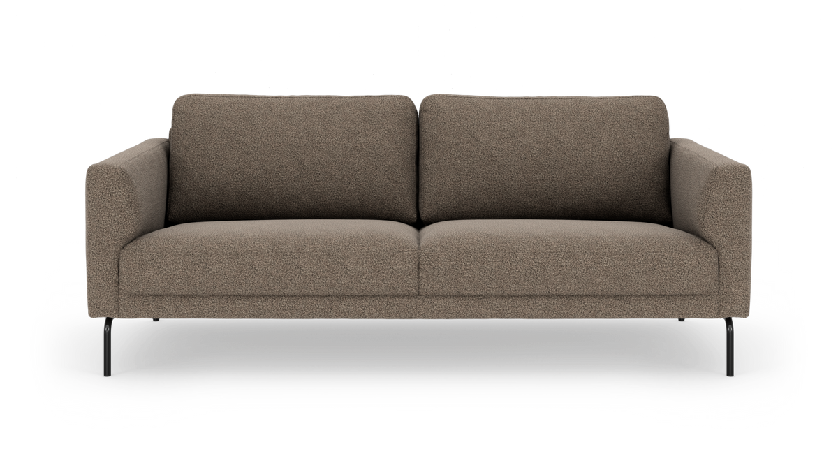 Brun 2-personers sofa i boucléstof med slanke sorte metalben, frontvisning, frilagt.