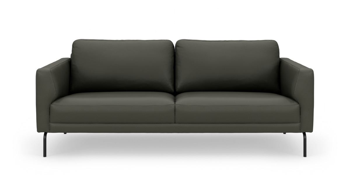 Mørkegrøn 2-personers sofa i moderne, minimalistisk design set forfra.