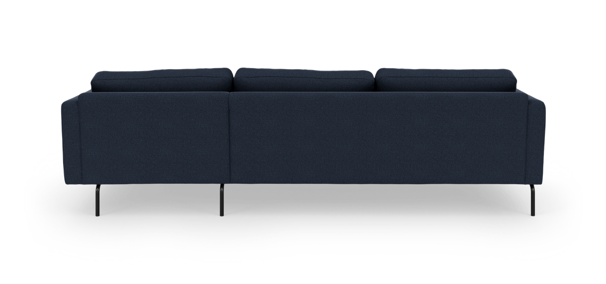 Mørkeblå 3-personers sofa set bagfra med slanke sorte ben på hvid baggrund.
