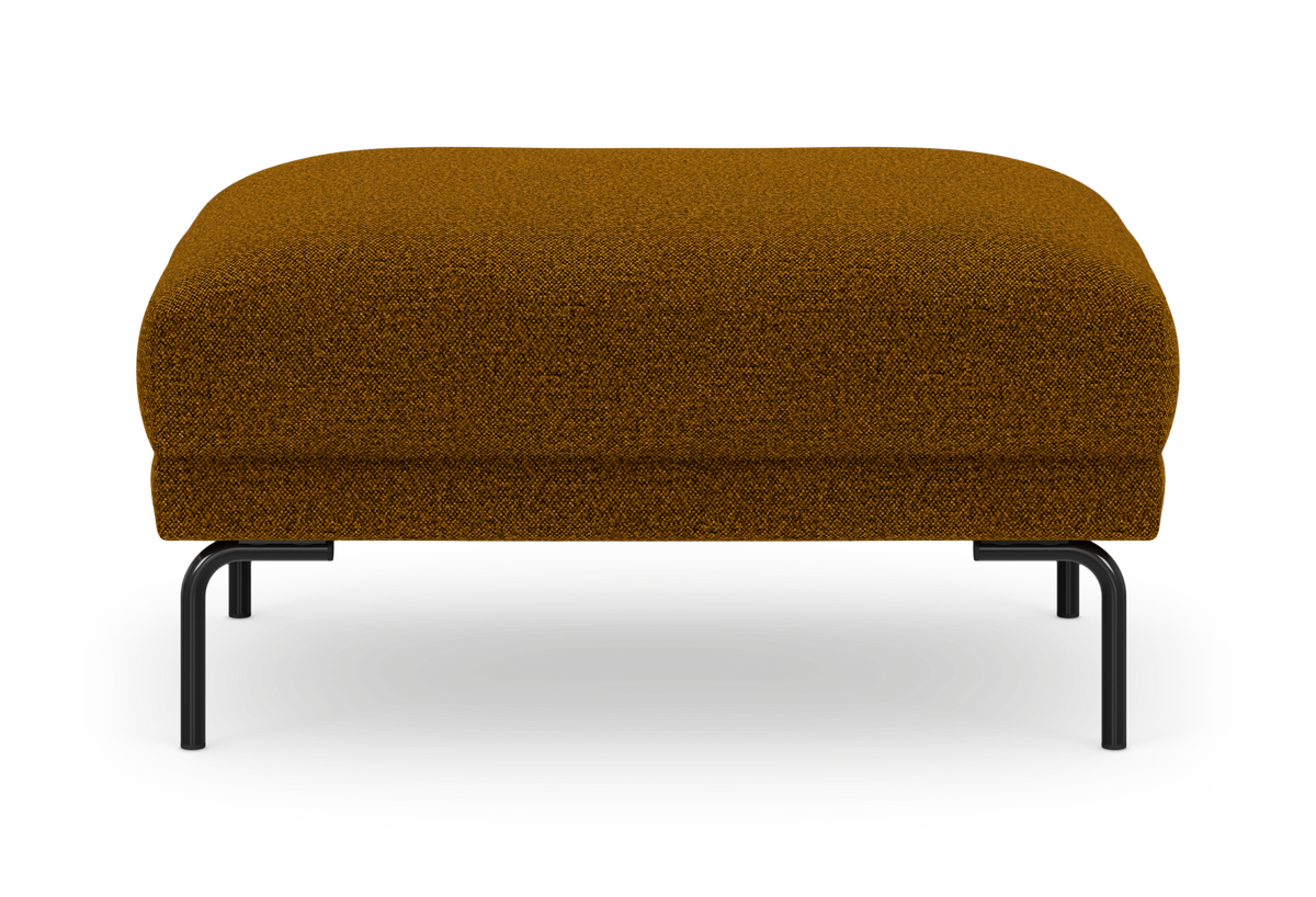 Sennepsbrun polstret ottoman med sorte metalben, set forfra.