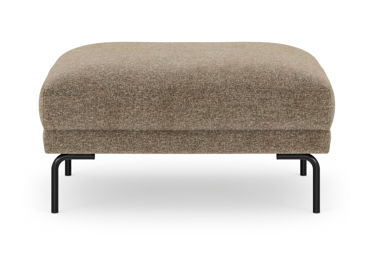 Beige/brun polstret ottoman/skammel med sorte metalben, frilagt på hvid baggrund.