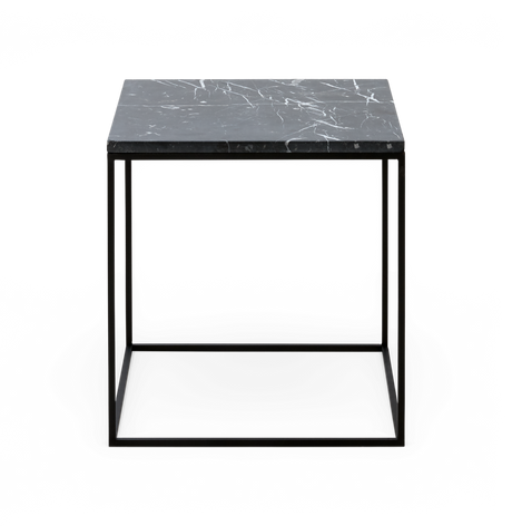 Kvadratisk sidebord med sort marmorbordplade og slank sort metalramme.