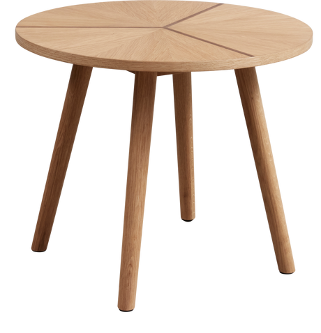 Rundt sidebord i lys eg med finerlagt bordplade og fire koniske ben, frilagt på hvid baggrund.