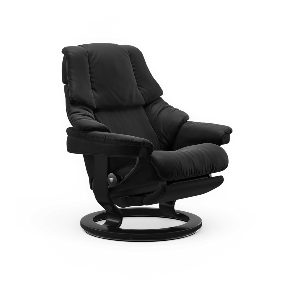 Sort reclinerlænestol med drejelig rund sokkel i metal, frilagt mod hvid baggrund.