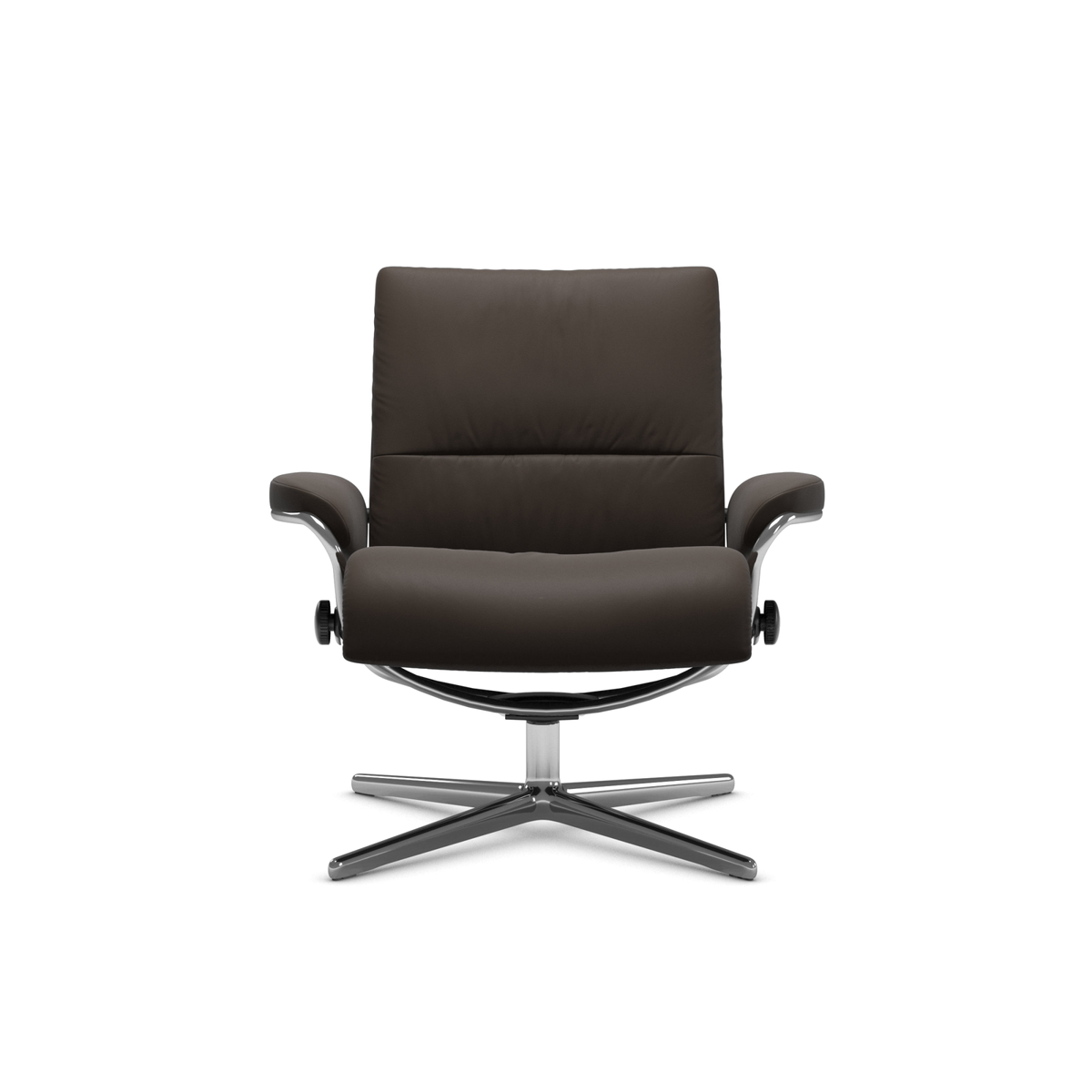 Brun læderlænestol med metal-drejesokkel i frontvisning, moderne minimalistisk design frilagt på hvid baggrund.