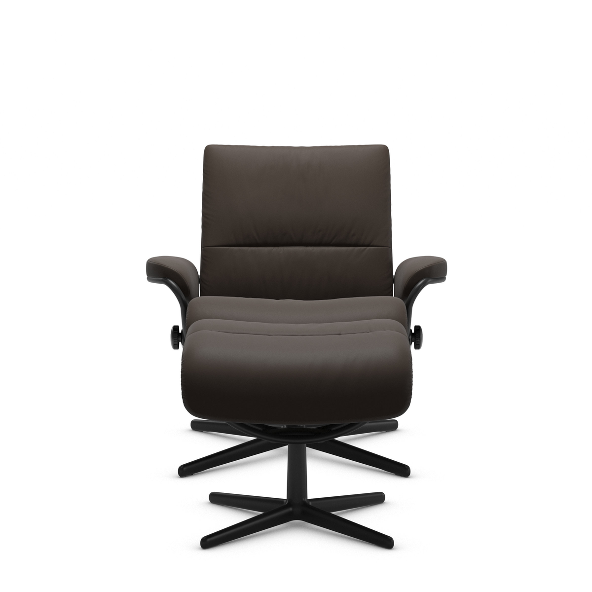 Forfra af moderne brun recliner lænestol med sort drejefod på hvid baggrund.