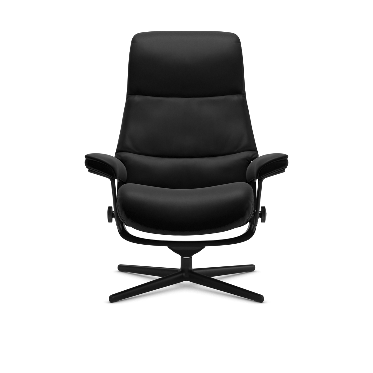 Sort moderne loungestol med polstring og armlæn, fritlagt mod hvid/transparent baggrund.