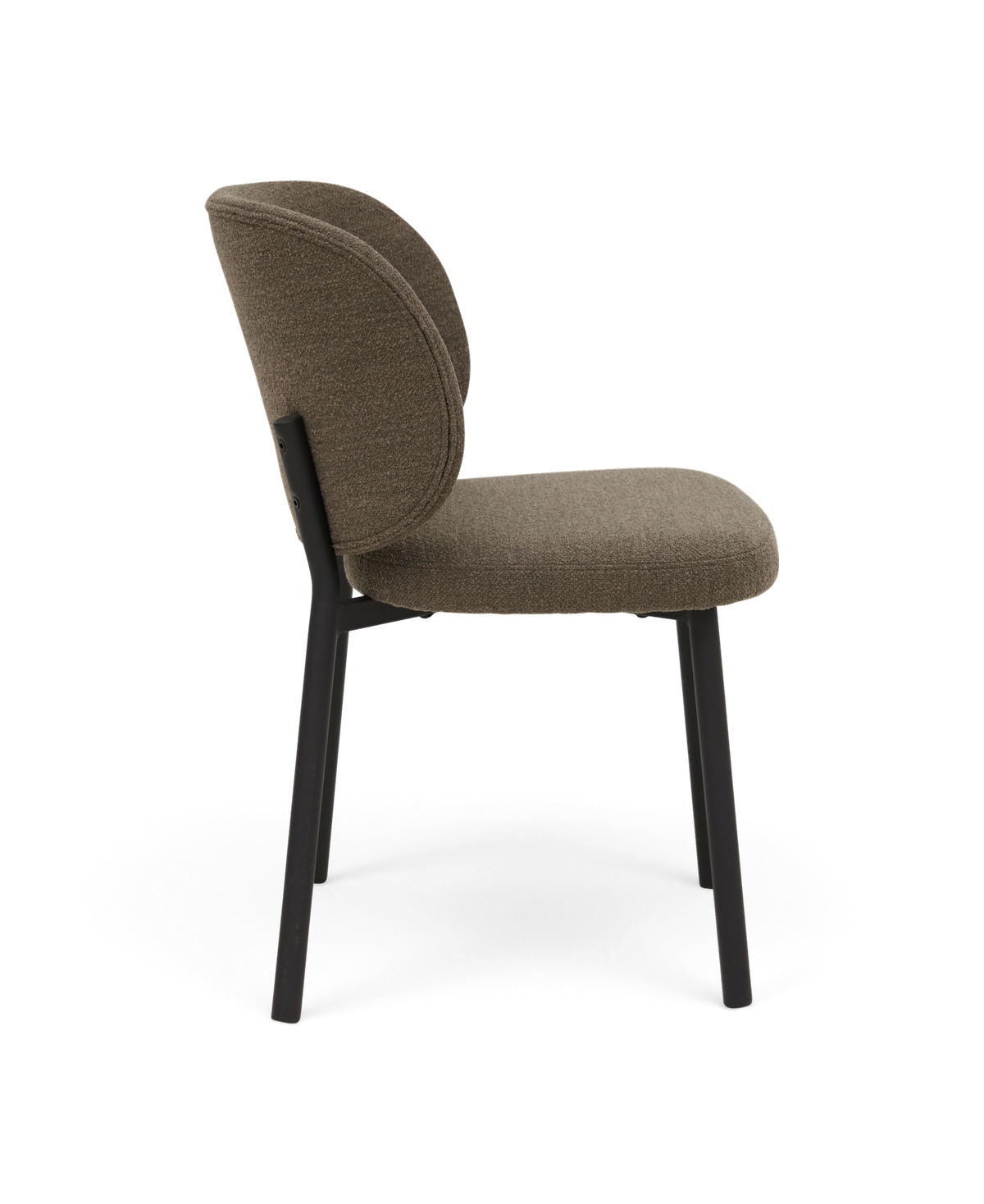 Sideprofil af en moderne, polstret stol med brun tekstil og sort metalstel.