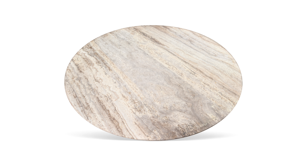 Rund beige marmorplade med naturlige årer, frilagt på hvid baggrund.