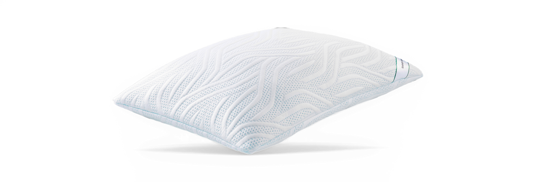 Hvid ergonomisk pude med struktureret mønster, frilagt på sort baggrund.