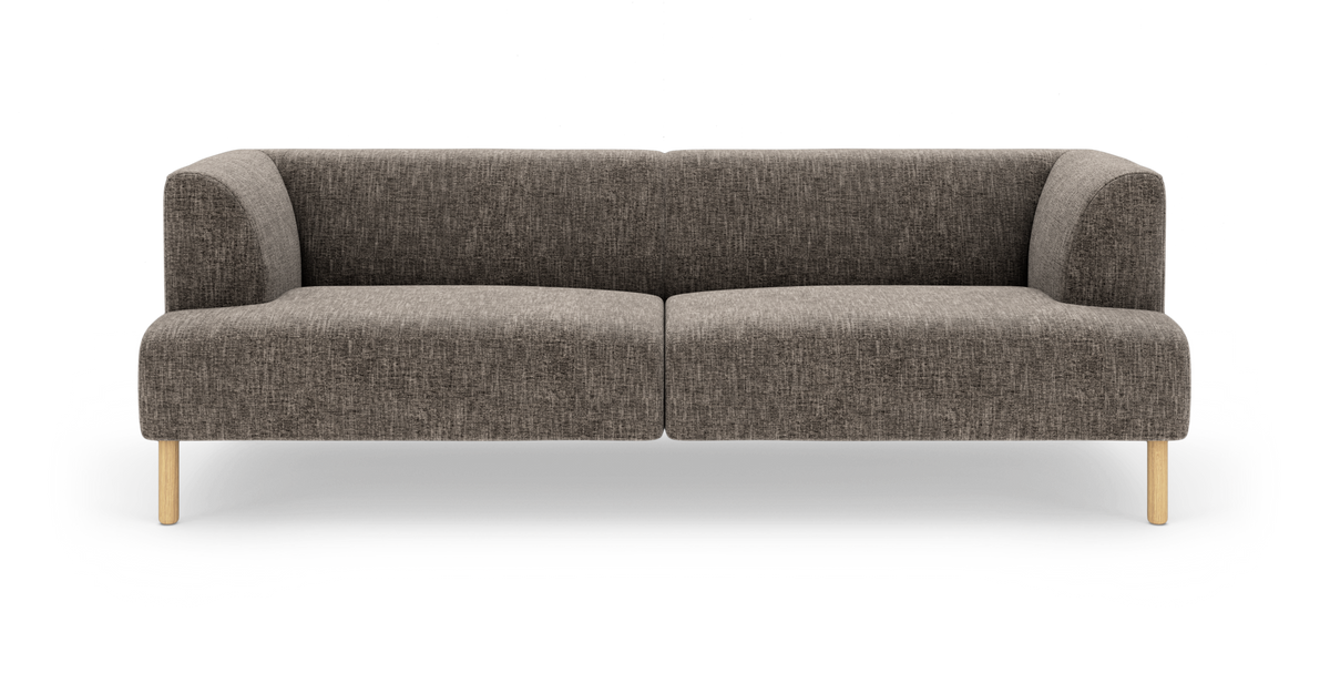 Brungrå sofa med to sædehynder, afrundede armlæn og lyse træben, set direkte forfra.