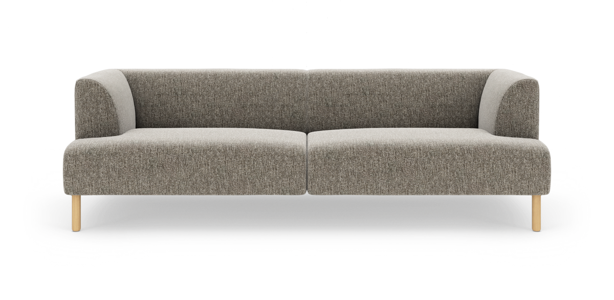 Moderne sofa i grå-beige tekstil med afrundede hjørner og lyse træben, fritlagt på hvid baggrund i frontal visning.