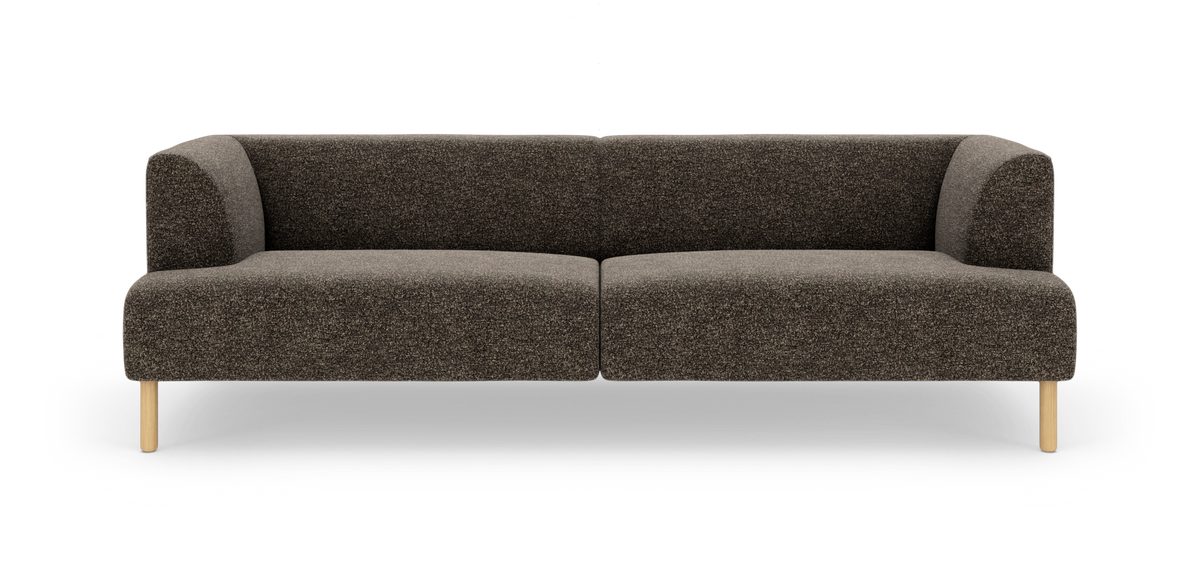Bred modulsofa i mørk brun tweed med afrundede hjørner og lyse træben, frilagt på hvid baggrund.