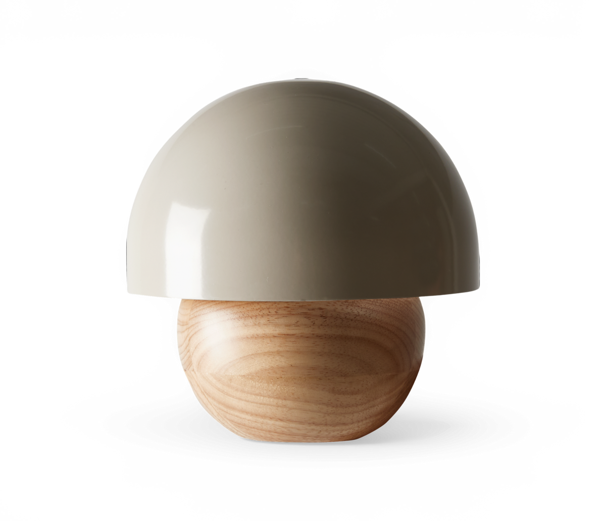 Svampeformet bordlampe med beige kuppel og rund base i lyst træ, fritlagt mod hvid baggrund.