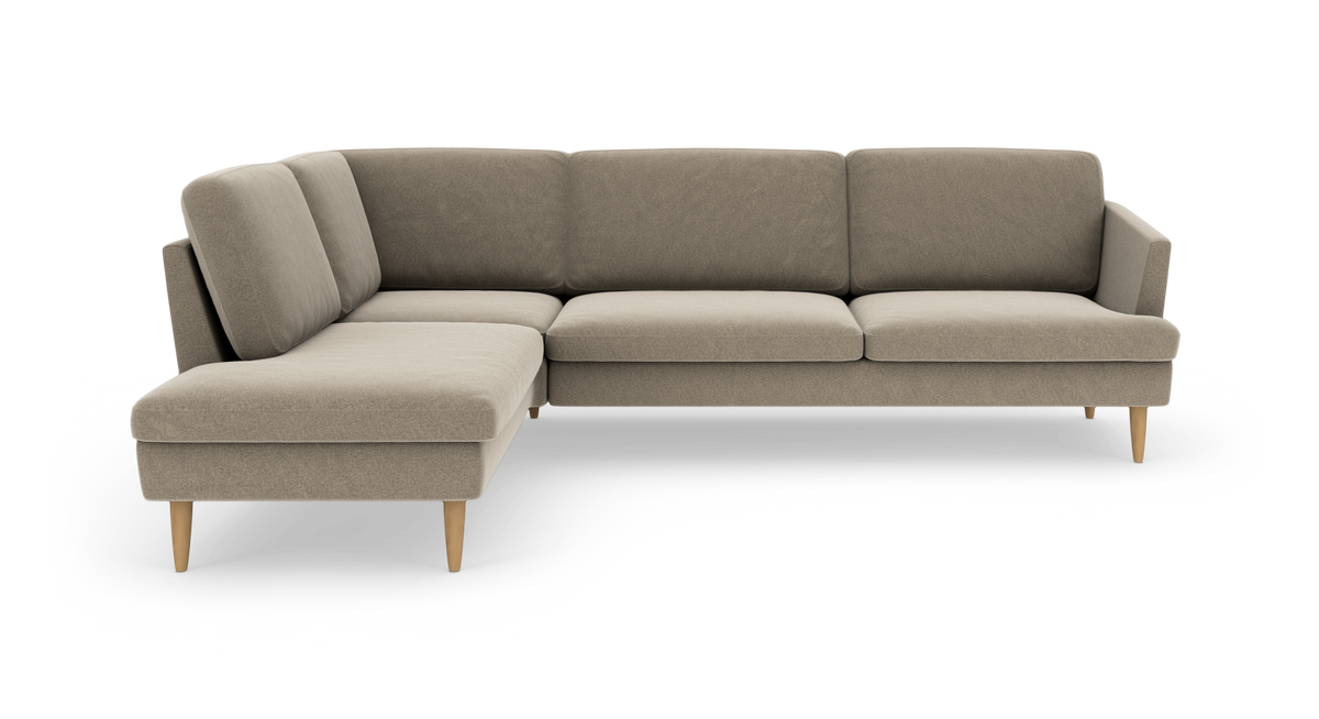 Beige L-formet modulsofa med venstre chaiselong og lyse træben.