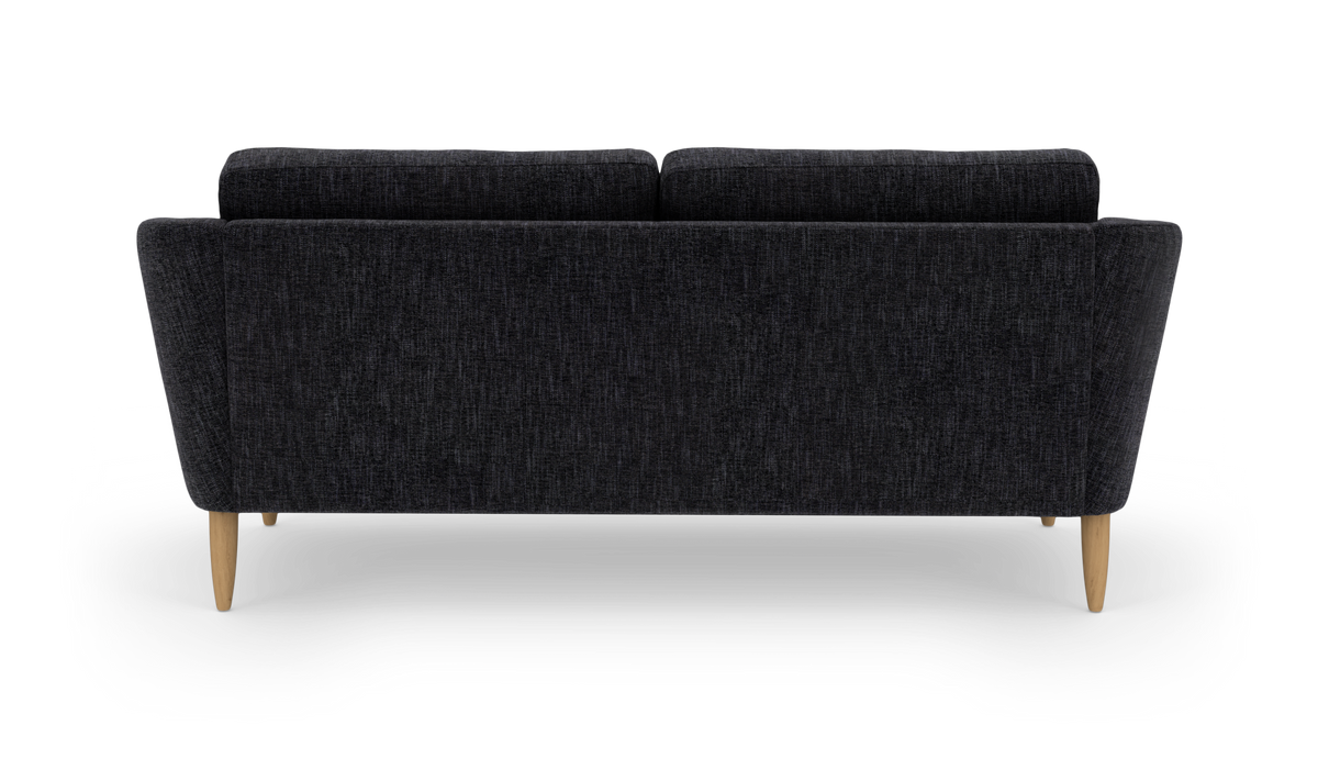 Mørkegrå sofa set bagfra med træben, frilagt på hvid baggrund.