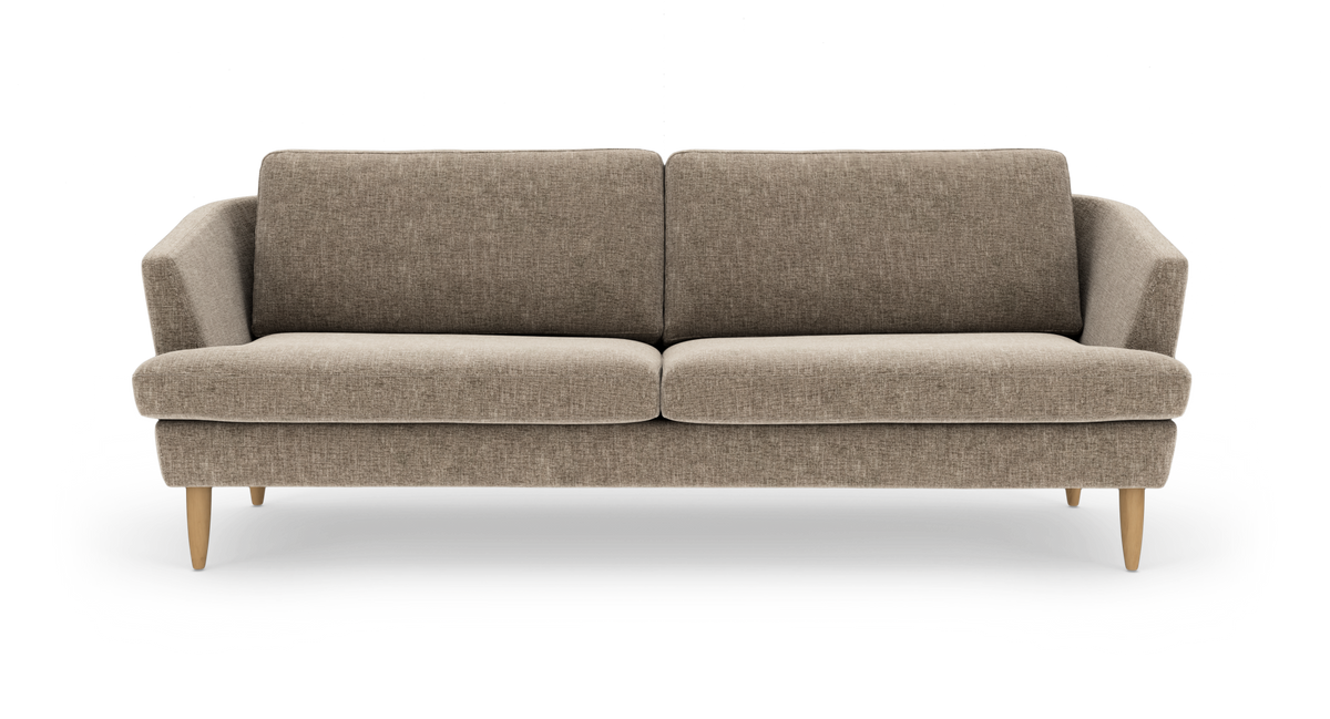 Beige stofsofa med træben, frontvisning, frilagt på hvid baggrund.