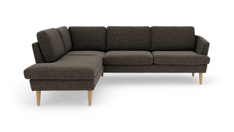 Mørkegrå hjørnesofa med venstrevendt chaiselong og lyse træben, frilagt på hvid baggrund.