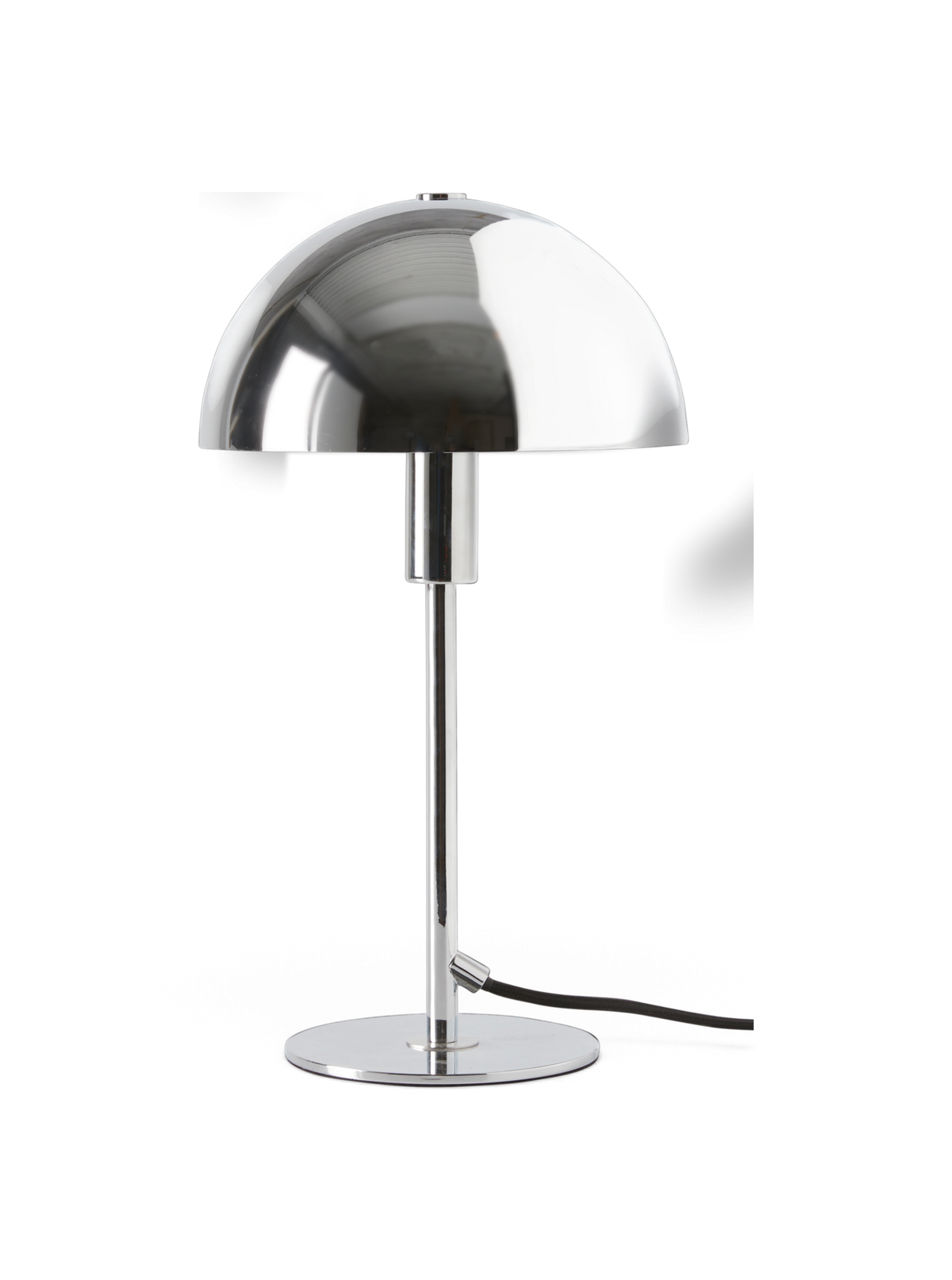 Blank kromlignende, afrundet metalform på sort baggrund.