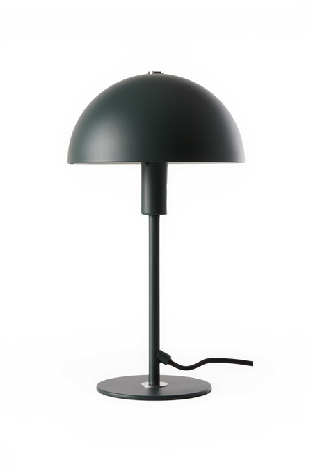 Bordlampe i mørkegrøn metal med halvkupet skærm og rund fod, fritlagt produktbillede.