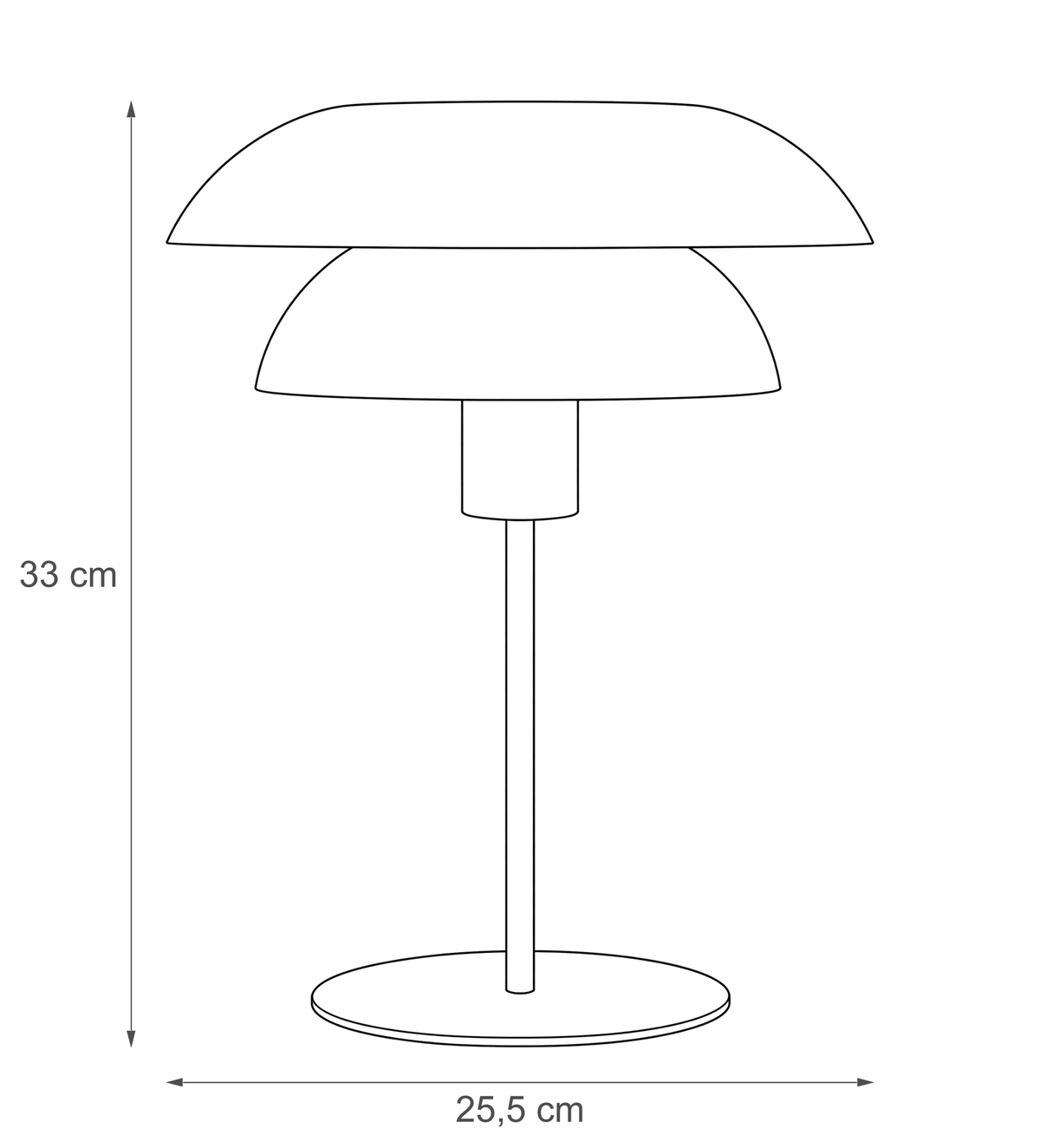 Lyst stue med grøn sofa, sofabord i træ, tæppe og åben reol med bøger, planter og lampe i blødt dagslys.