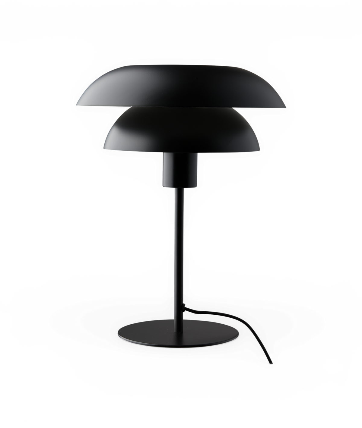 Sort bordlampe med dobbel lagdome skærme, rund base og synlig ledning.