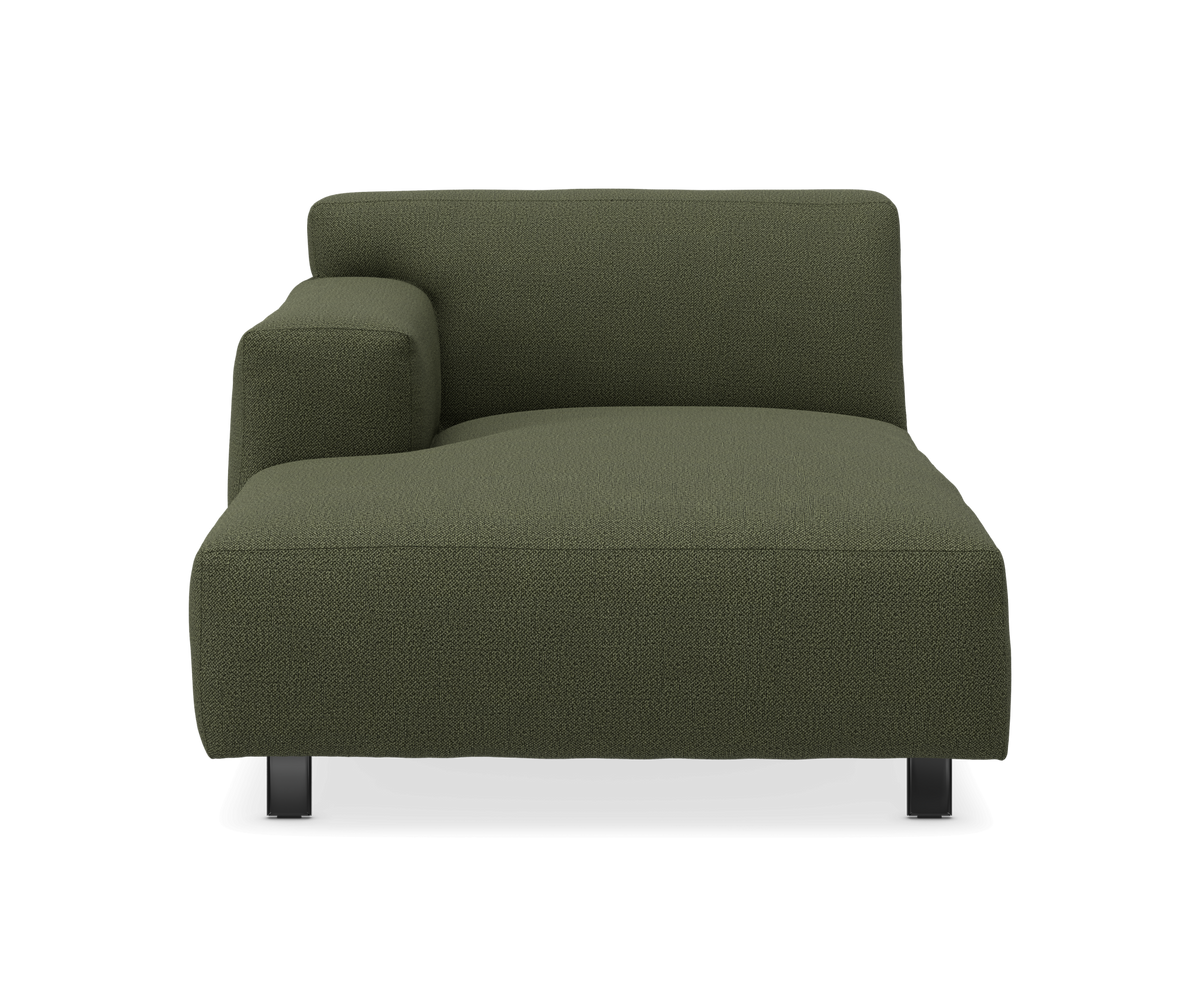 Grøn modulsofa/chaise med venstre armlæn set forfra på hvid baggrund.