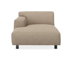Beige venstrevendt chaiselong-modul med sorte ben set forfra.