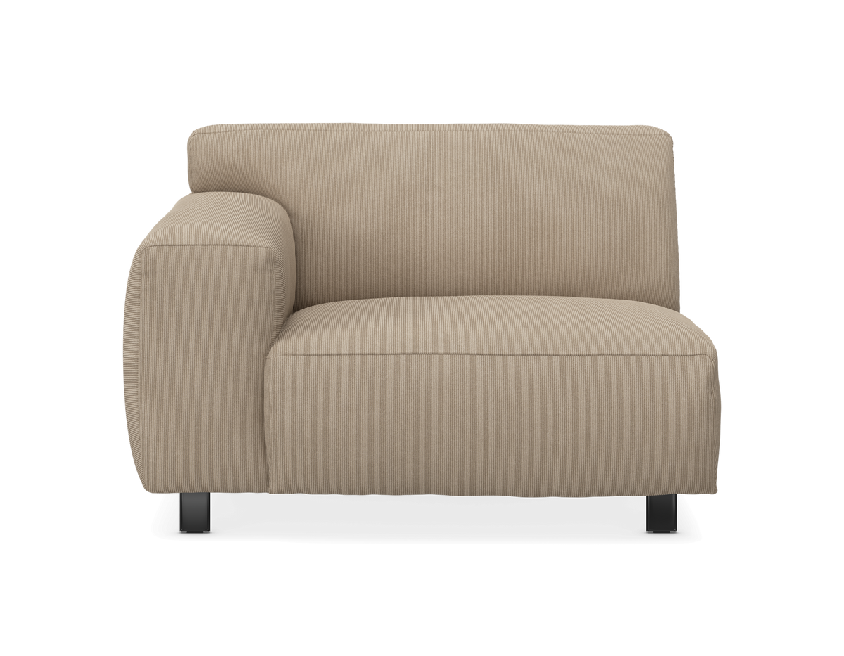 Beige venstre hjørnemodul-sofa med armlæn, set forfra.